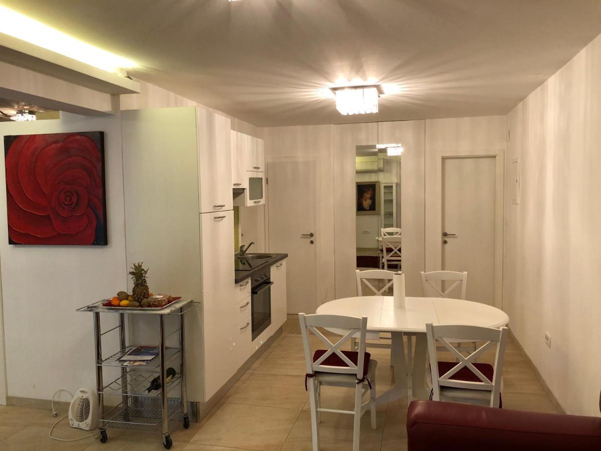 Guest House Valerija Icici Bagian luar foto